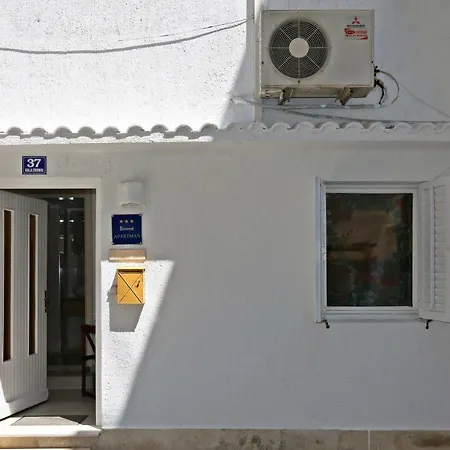 Tomas Art & Tomas Cave Apartman *