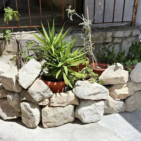 Tomas Art & Tomas Cave Apartman *