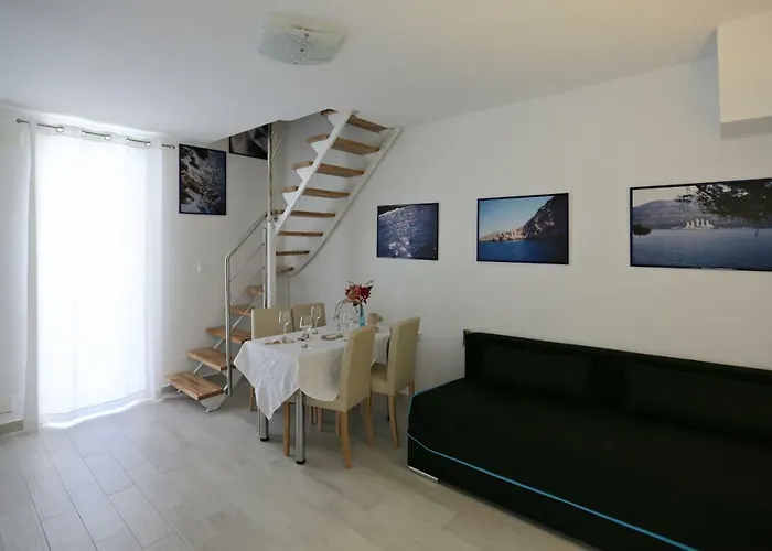 Tomas Art & Tomas Cave Apartman *