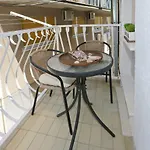 Tomas Art & Tomas Cave Apartment *