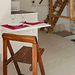 Tomas Art & Tomas Cave Apartment *