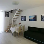 Tomas Art & Tomas Cave Apartment *