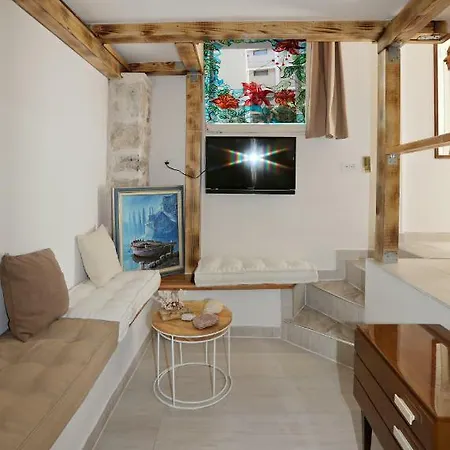 Tomas Art & Tomas Cave Apartment Split