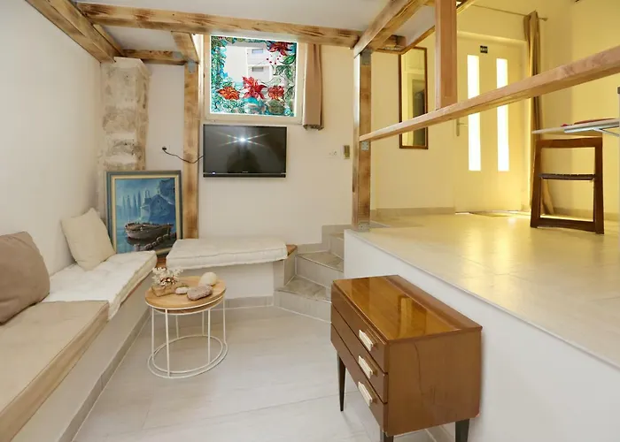 Tomas Art & Tomas Cave *