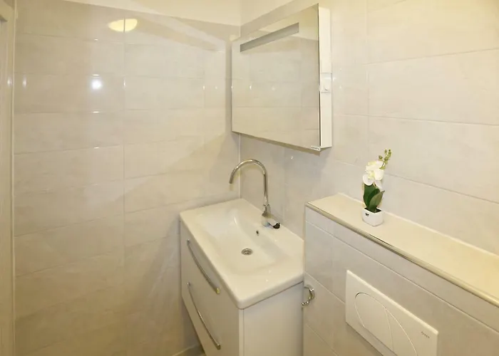 Tomas Art & Tomas Cave Lägenhet